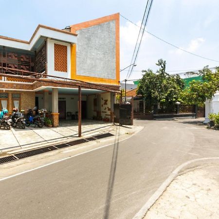 Reddoorz Syariah Near Stadion Manahan Solo 2 Екстер'єр фото