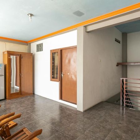 Reddoorz Syariah Near Stadion Manahan Solo 2 Екстер'єр фото