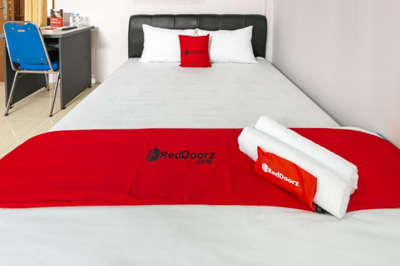 Reddoorz Syariah Near Stadion Manahan Solo 2 Екстер'єр фото