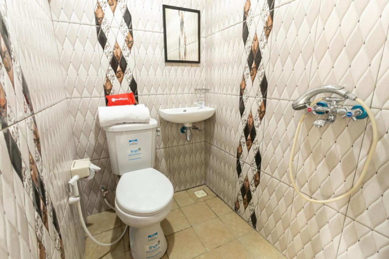 Reddoorz Syariah Near Stadion Manahan Solo 2 Екстер'єр фото