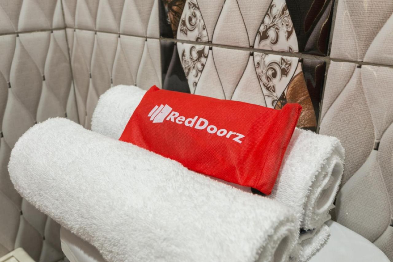 Reddoorz Syariah Near Stadion Manahan Solo 2 Екстер'єр фото
