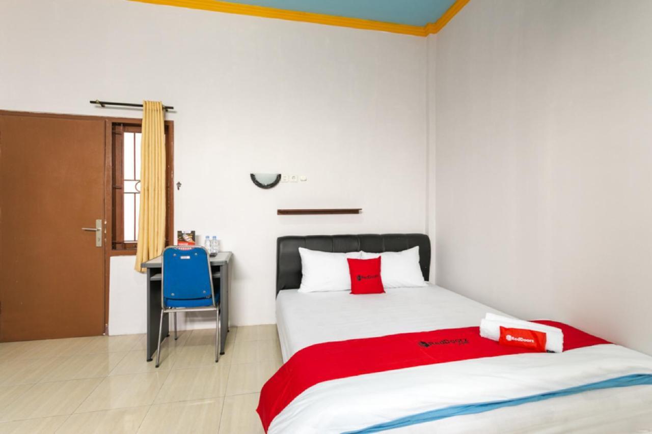 Reddoorz Syariah Near Stadion Manahan Solo 2 Екстер'єр фото