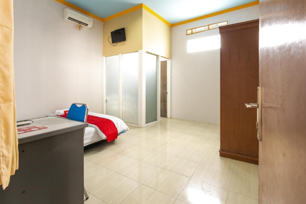 Reddoorz Syariah Near Stadion Manahan Solo 2 Екстер'єр фото