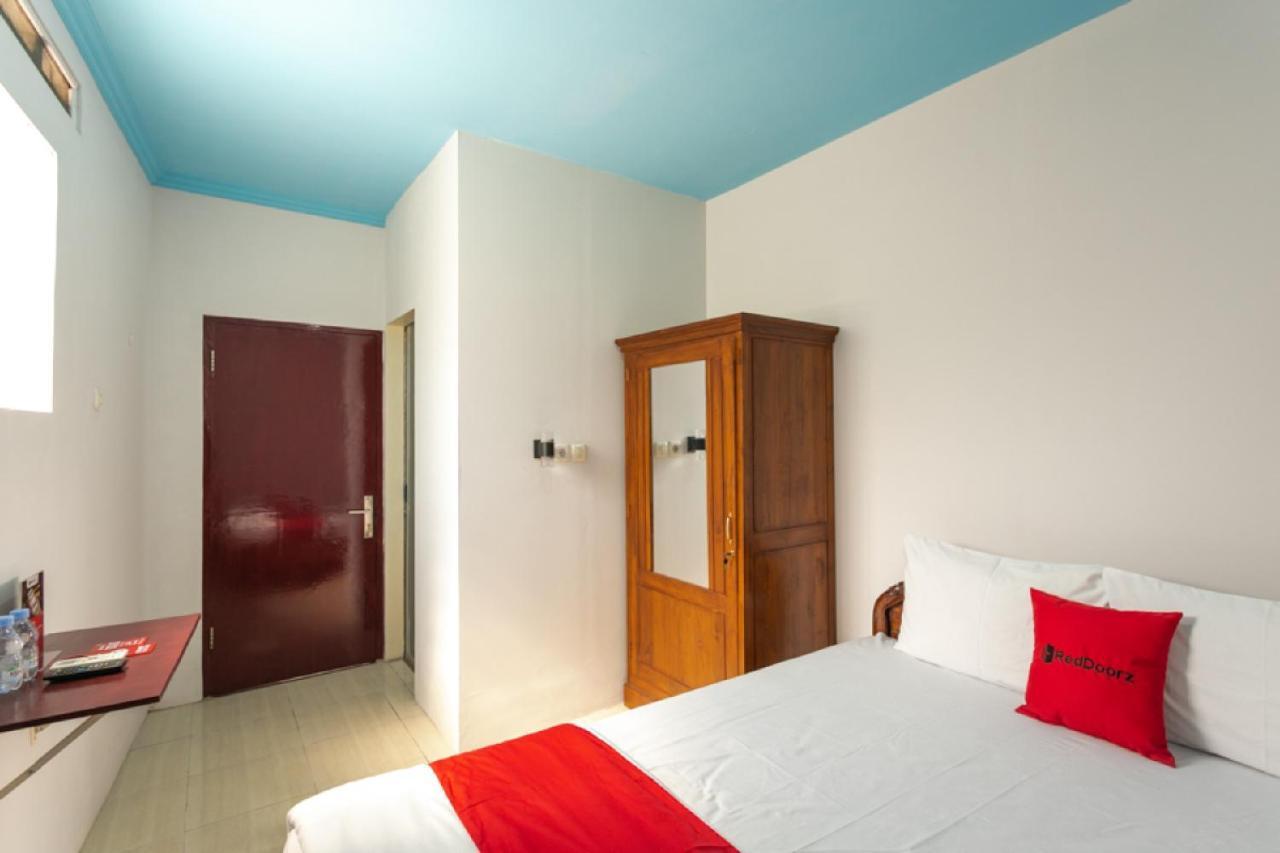 Reddoorz Syariah Near Stadion Manahan Solo 2 Екстер'єр фото