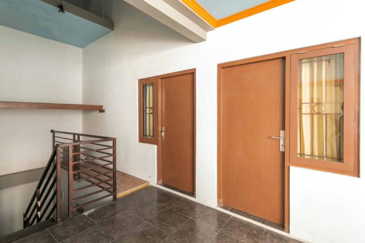 Reddoorz Syariah Near Stadion Manahan Solo 2 Екстер'єр фото
