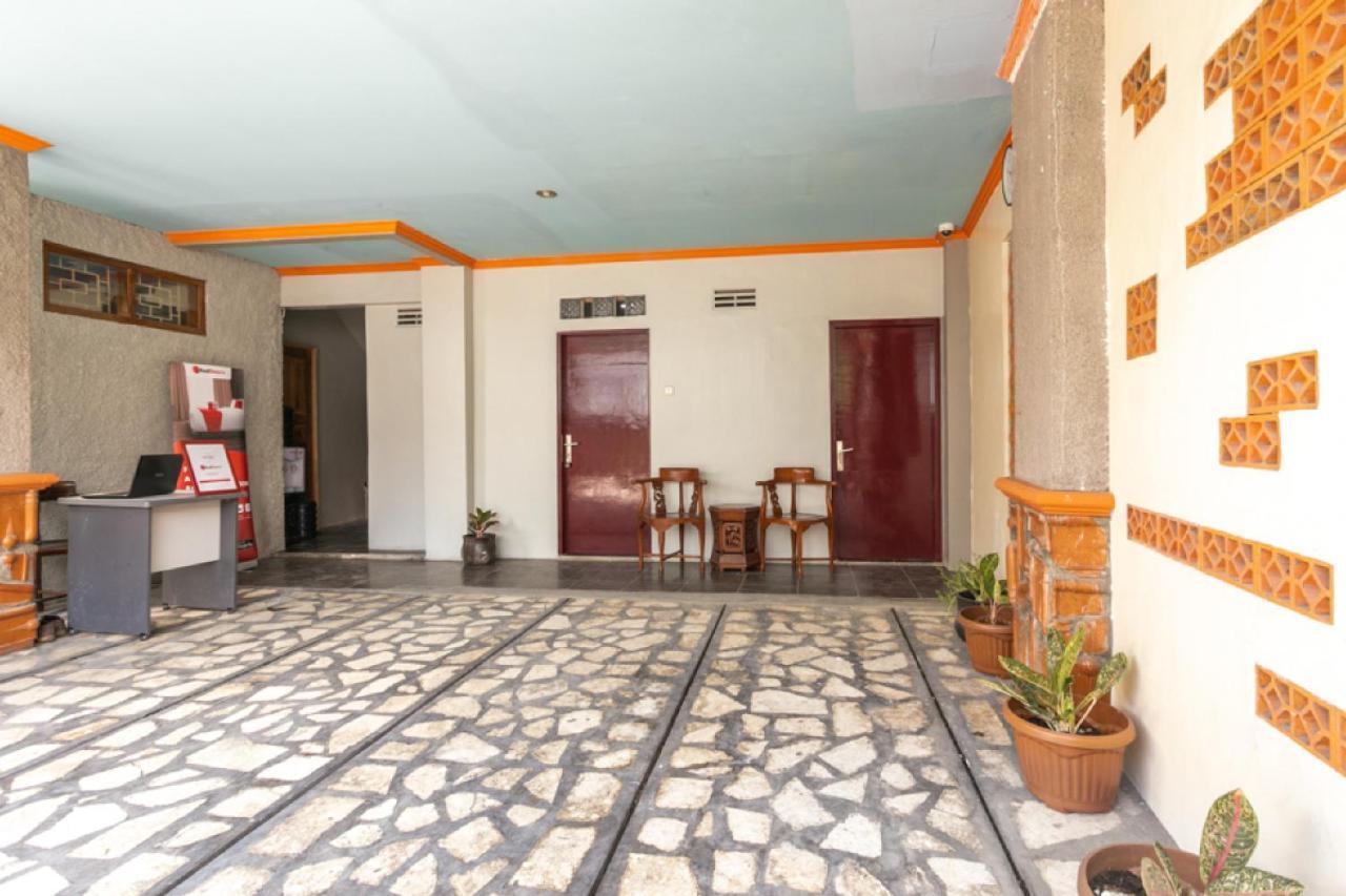 Reddoorz Syariah Near Stadion Manahan Solo 2 Екстер'єр фото